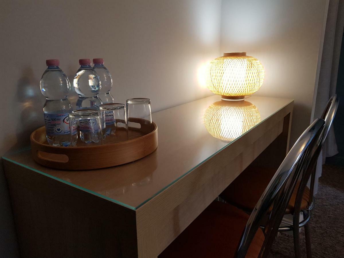 Pokoje Hotelowe Dux Łódź Esterno foto